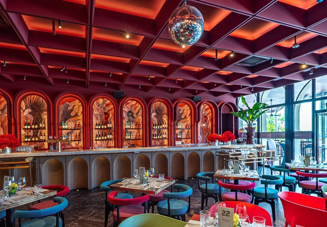 Driver's Right Lounge — Indoor